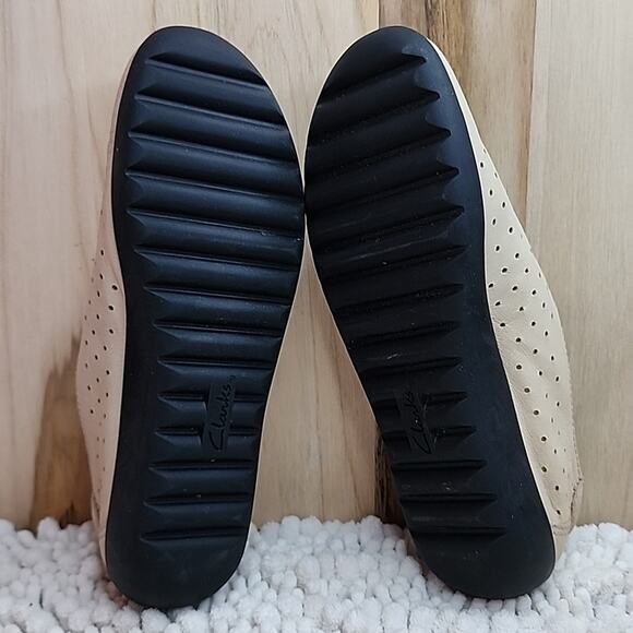 CLARKS COLLECTION NEW  CUSHION ELASTIC LOAFERS TAN IN VGUC CLEAN SIZE 6.5 LADIES - Picture 12 of 16